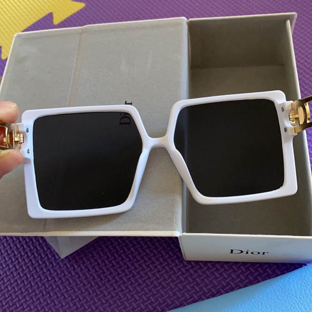 Sunglasses - Picture 3 of 4